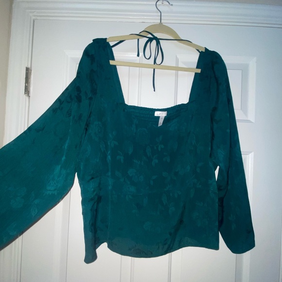 LEITH Elegant PLUS SIZE Crop-top Blouse - Picture 2 of 6